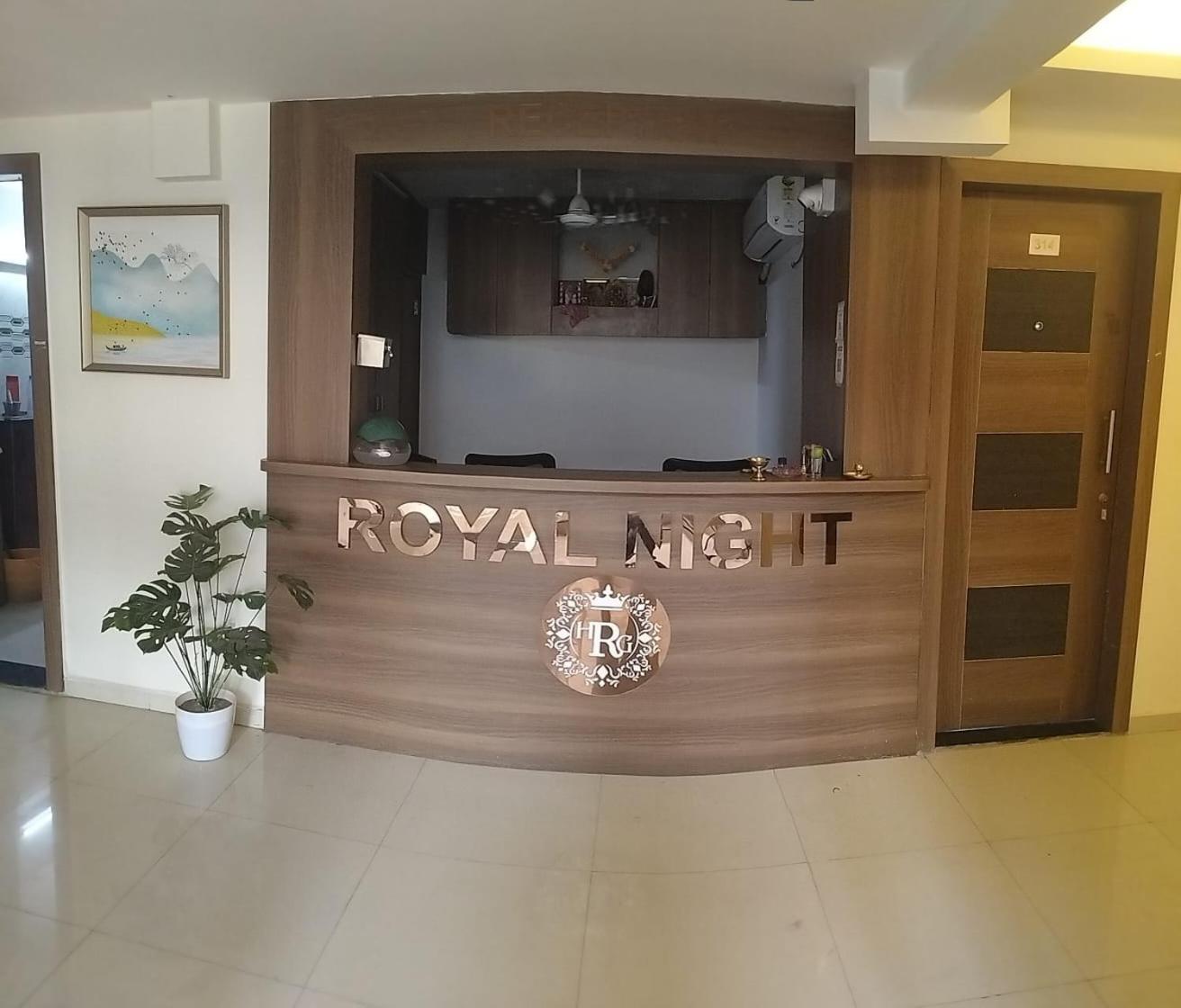 Hotel Royal Night Daman Exterior photo
