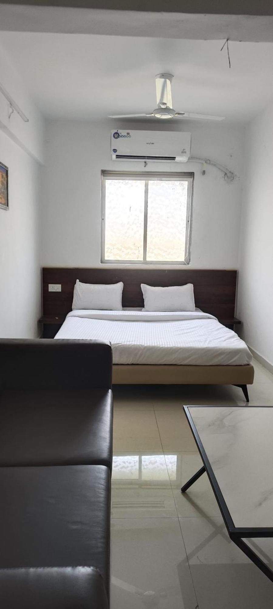 Hotel Royal Night Daman Exterior photo